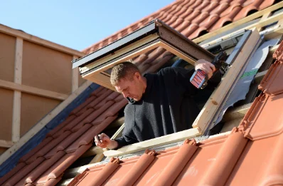 Pose de fenêtres de toit Velux à Lordat